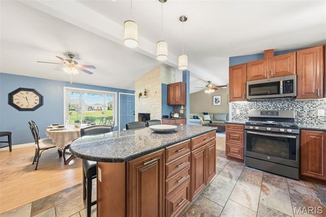 12125 Old Saint Charles Road, Bridgeton, MO 63044