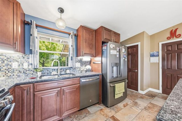 12125 Old Saint Charles Road, Bridgeton, MO 63044