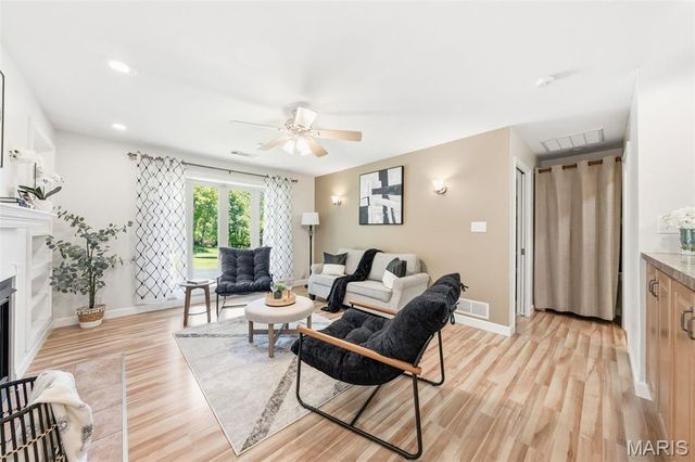 12125 Old Saint Charles Road, Bridgeton, MO 63044