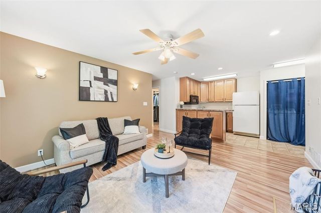 12125 Old Saint Charles Road, Bridgeton, MO 63044