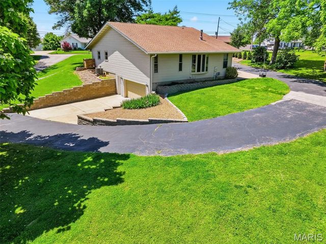 12125 Old Saint Charles Road, Bridgeton, MO 63044