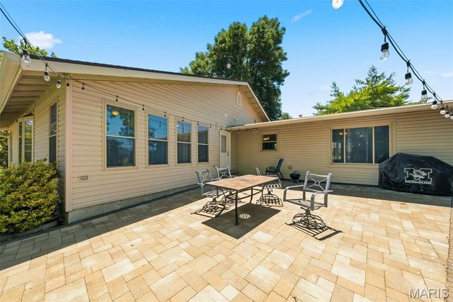 12125 Old Saint Charles Road, Bridgeton, MO 63044
