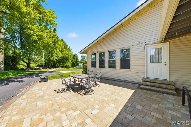 12125 Old Saint Charles Road, Bridgeton, MO 63044