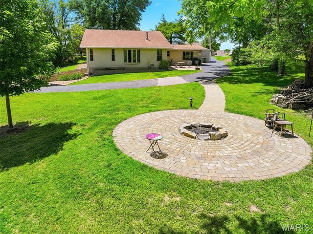 12125 Old Saint Charles Road, Bridgeton, MO 63044