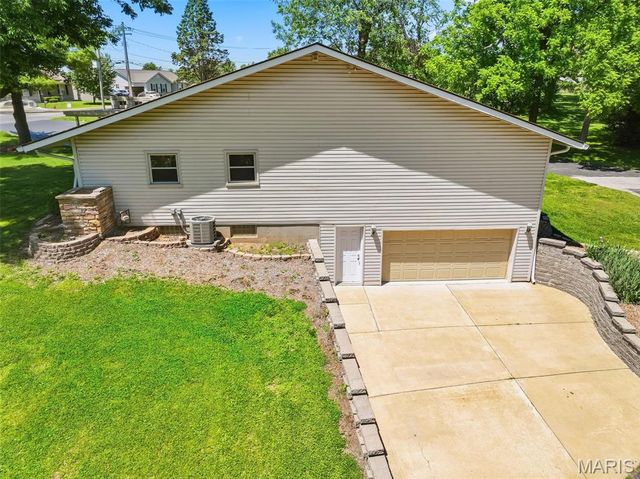 12125 Old Saint Charles Road, Bridgeton, MO 63044