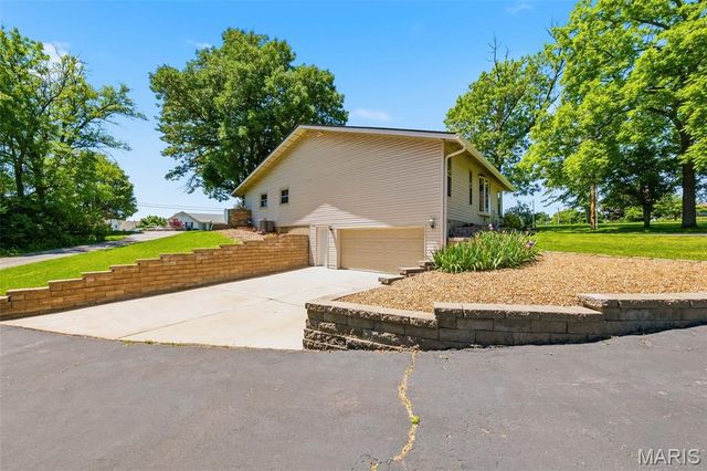 12125 Old Saint Charles Road, Bridgeton, MO 63044