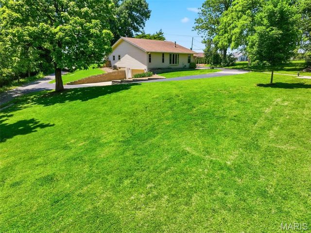 12125 Old Saint Charles Road, Bridgeton, MO 63044