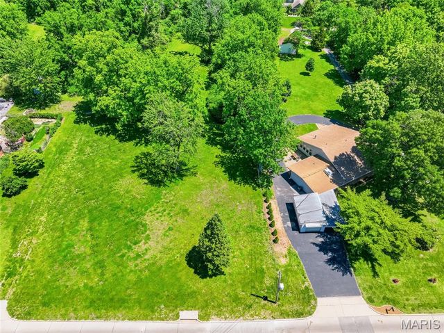 12125 Old Saint Charles Road, Bridgeton, MO 63044