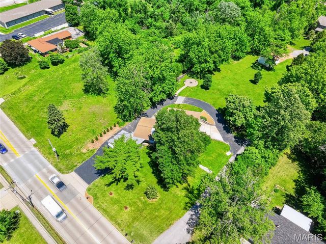 12125 Old Saint Charles Road, Bridgeton, MO 63044