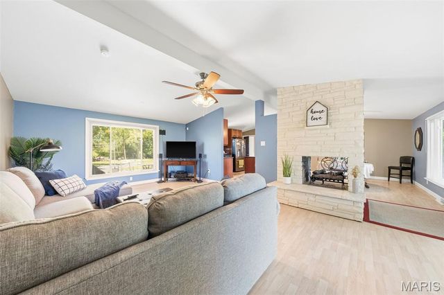 12125 Old Saint Charles Road, Bridgeton, MO 63044