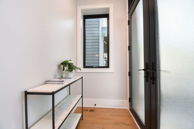 3644 N Bosworth Avenue, Chicago, IL 60613