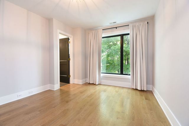 3644 N Bosworth Avenue, Chicago, IL 60613