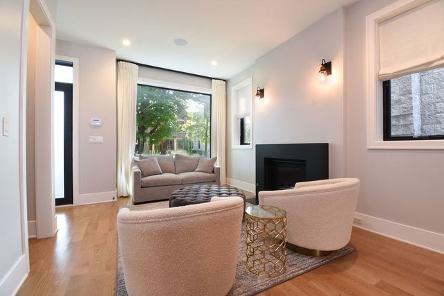 3644 N Bosworth Avenue, Chicago, IL 60613