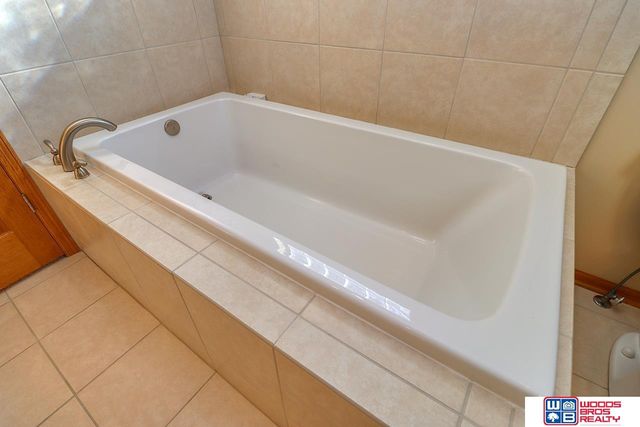 1900 N 129th Street, Lincoln, NE 68527