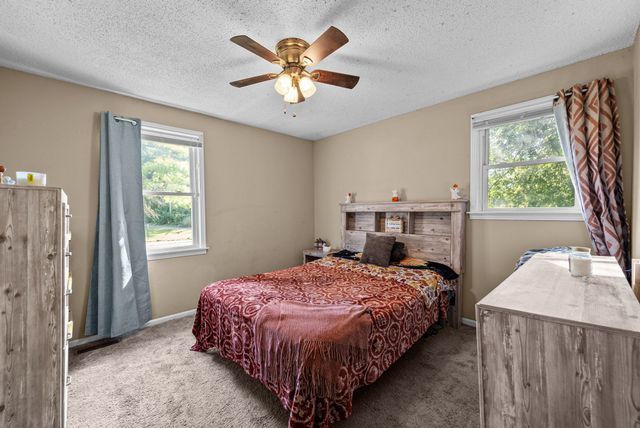 133 W Rossview Rd, Clarksville, TN 37040