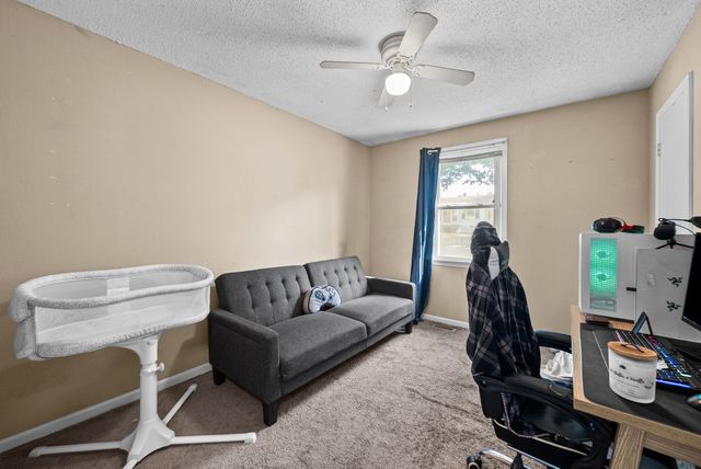 133 W Rossview Rd, Clarksville, TN 37040