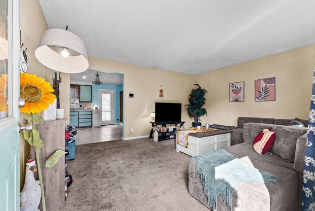 133 W Rossview Rd, Clarksville, TN 37040