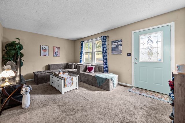133 W Rossview Rd, Clarksville, TN 37040
