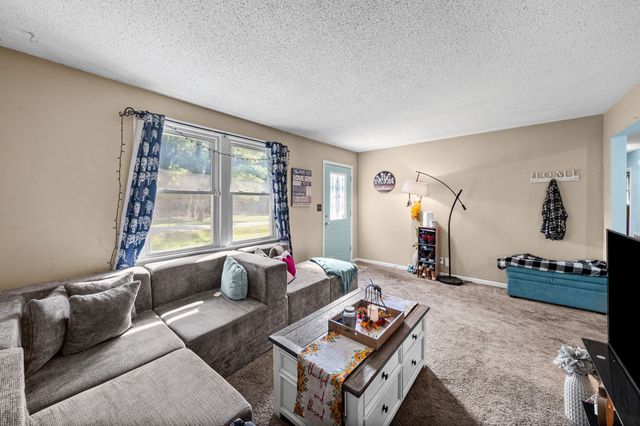 133 W Rossview Rd, Clarksville, TN 37040