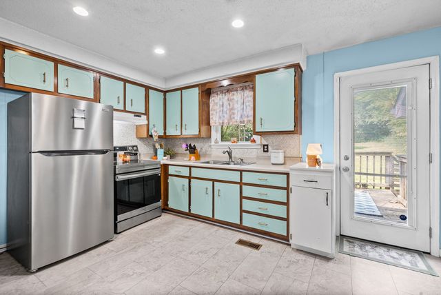 133 W Rossview Rd, Clarksville, TN 37040