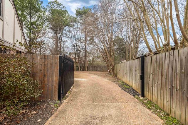 8138 W PINE CREEK CRK, Germantown, TN 38138