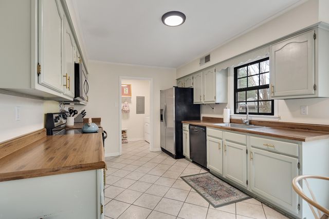 8138 W PINE CREEK CRK, Germantown, TN 38138