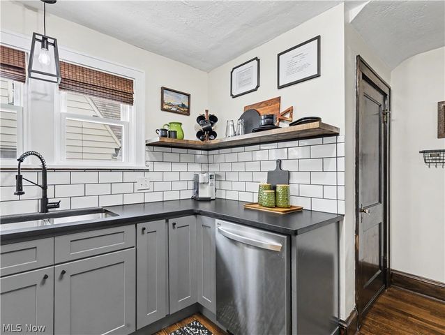 2323 Shaw Avenue, Cuyahoga Falls, OH 44223