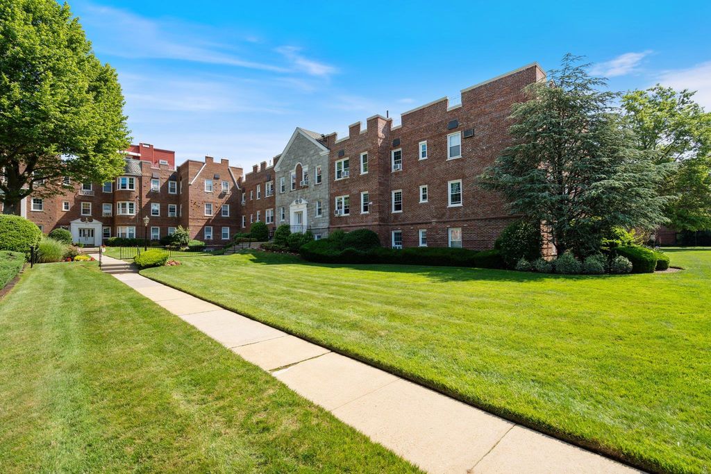 102 S Village Avenue 2B, Rockville Centre, NY 11570