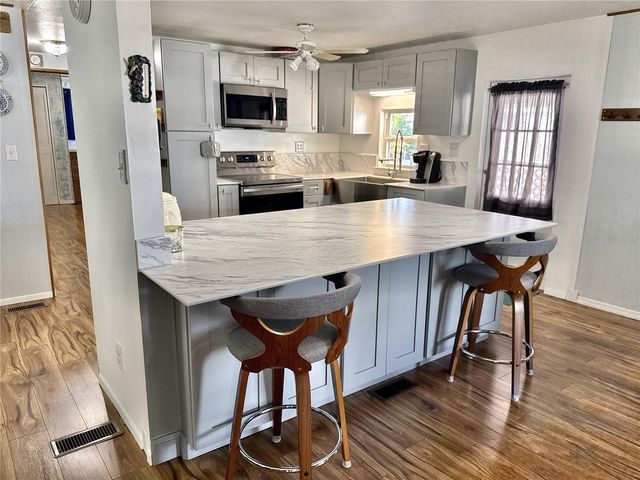 7002 MOUNT BRISTOL BOULEVARD NE 448, St Petersburg, FL 33702