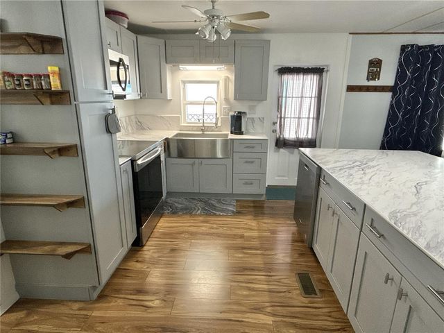 7002 MOUNT BRISTOL BOULEVARD NE 448, St Petersburg, FL 33702