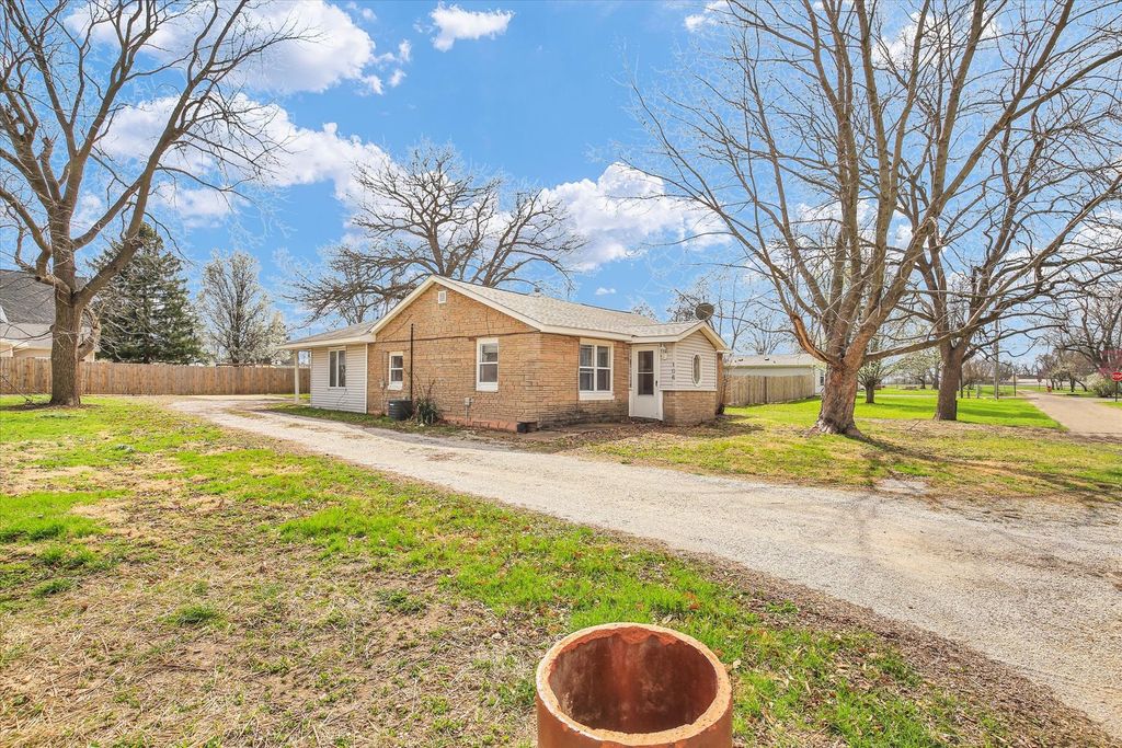 106 E Harrison Street, Catlin, IL 61817