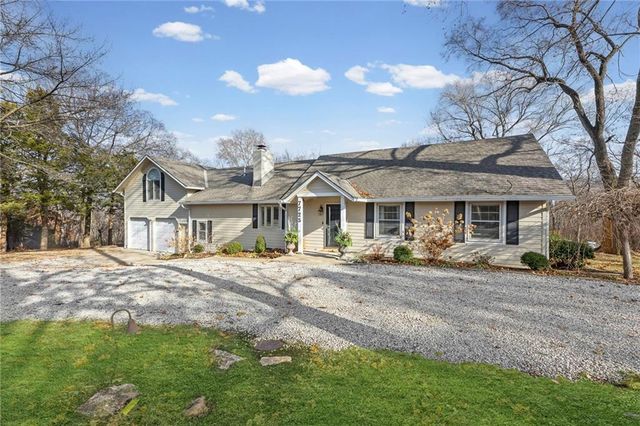 7725 Woodland Drive, Shawnee, KS 66218