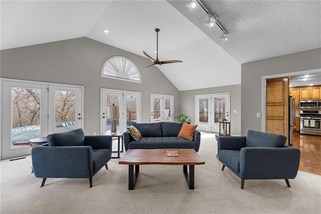 7725 Woodland Drive, Shawnee, KS 66218