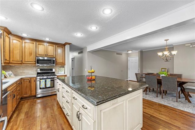 7725 Woodland Drive, Shawnee, KS 66218