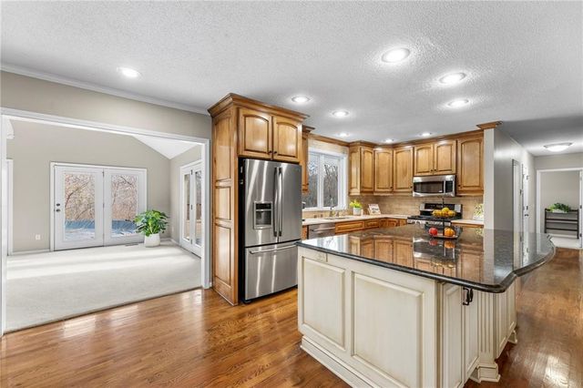 7725 Woodland Drive, Shawnee, KS 66218