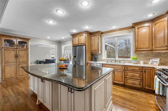 7725 Woodland Drive, Shawnee, KS 66218