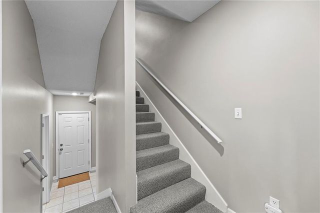 7725 Woodland Drive, Shawnee, KS 66218