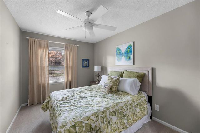 7725 Woodland Drive, Shawnee, KS 66218