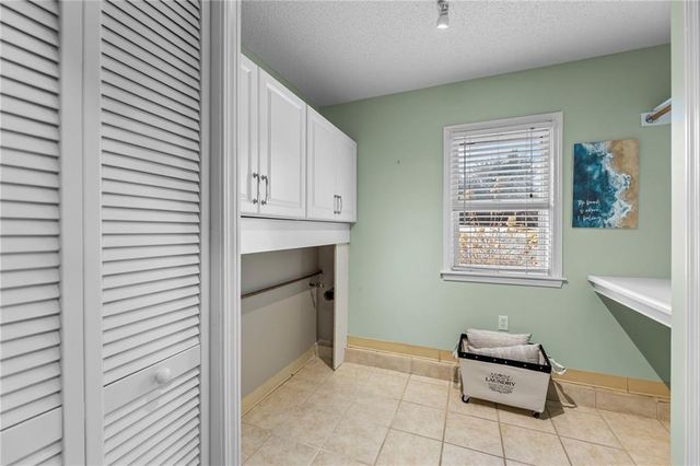 7725 Woodland Drive, Shawnee, KS 66218