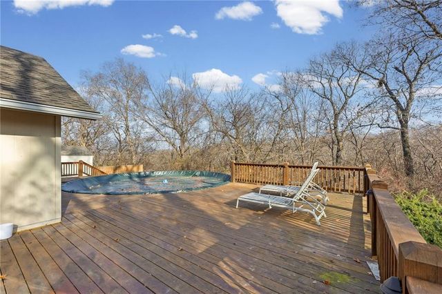 7725 Woodland Drive, Shawnee, KS 66218