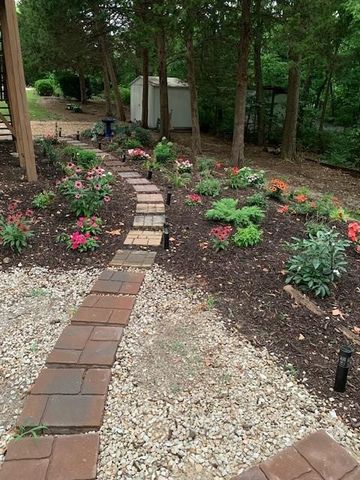 7725 Woodland Drive, Shawnee, KS 66218