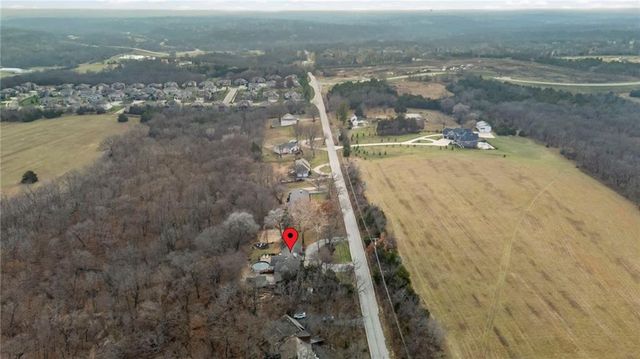 7725 Woodland Drive, Shawnee, KS 66218