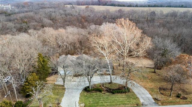 7725 Woodland Drive, Shawnee, KS 66218