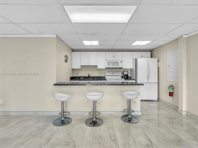 3601 NE 170th St 301, North Miami Beach, FL 33160