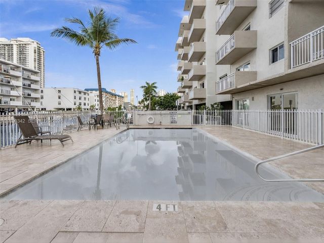 3601 NE 170th St 301, North Miami Beach, FL 33160