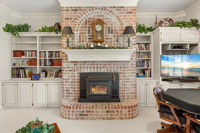 9611 Champions Drive, Granbury, TX 76049