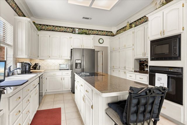 9611 Champions Drive, Granbury, TX 76049