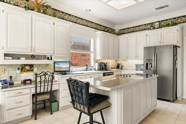 9611 Champions Drive, Granbury, TX 76049