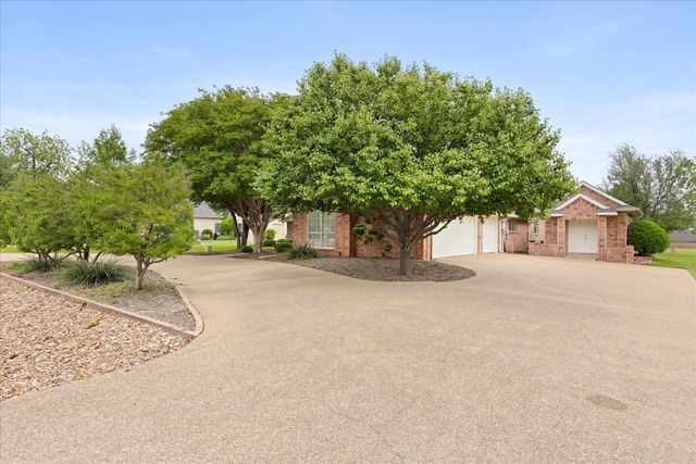 9611 Champions Drive, Granbury, TX 76049