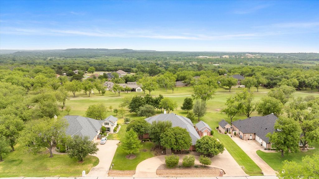 9611 Champions Drive, Granbury, TX 76049